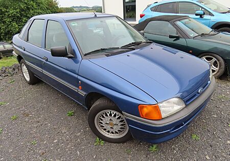 Ford Escort 1.6 Ghia 1.Hand