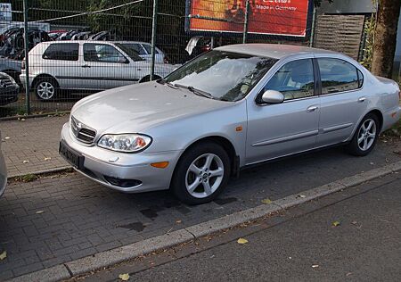 Nissan Maxima 3,0 Elegance