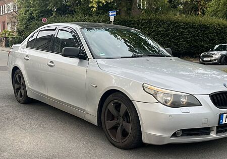 BMW 520i A -