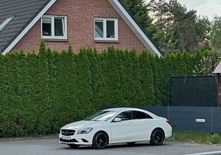 Mercedes-Benz CLA 180 -