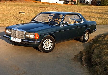 Mercedes-Benz 230