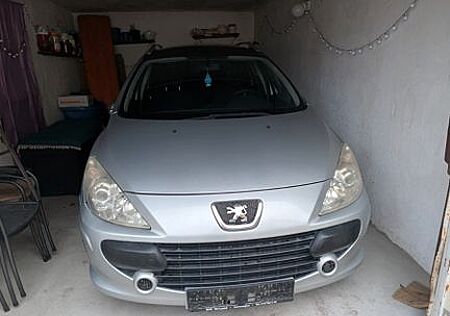 Peugeot 307 SW 1.6 Diesel Tüv Feb.27 - AHK