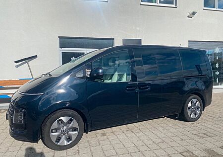 Hyundai Staria 2.2 CRDi A/T 4WD Signature