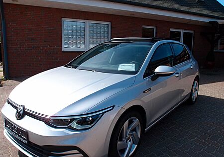 VW Golf Volkswagen VIII 1,5l Style LED Pano. ACC Navi SH