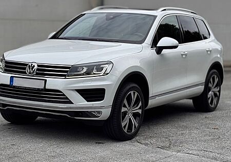VW Touareg Volkswagen Exclusive BMT LUFT AHK STHZ PANO D