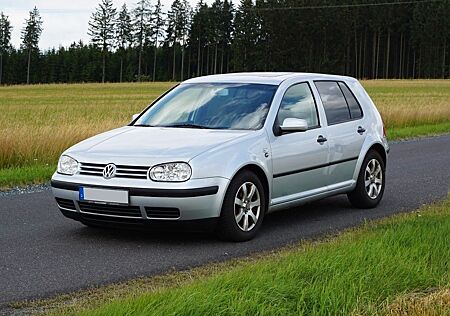 VW Golf Volkswagen IV 1.4, Bj. 2002, silber, 2. Hand