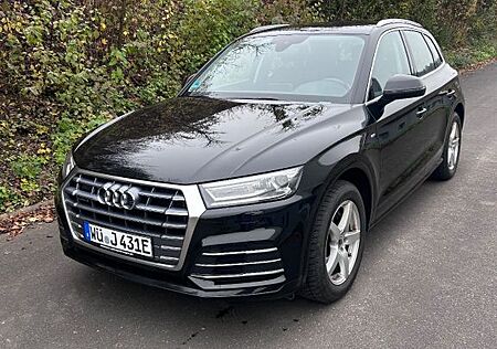 Audi Q5 55 TFSI e S tronic quattro -
