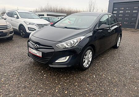 Hyundai i30 FIFA 1.6 BENZ/Kamera/PDC/NAVI