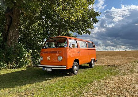 Volkswagen VW T2 Bus Bully Camper