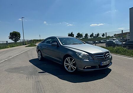 Mercedes-Benz E 250 Coupé BlueEFFICIENCY ELEGANCE EL...