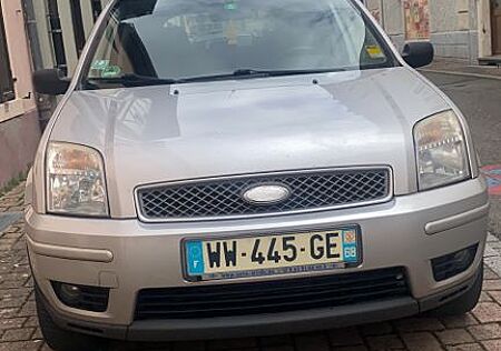 Ford Fusion 1,6 16V + +