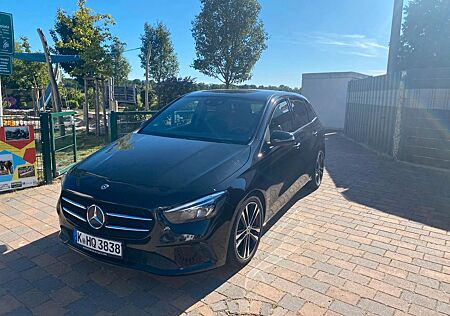 Mercedes-Benz B 200 4MATIC DCT -