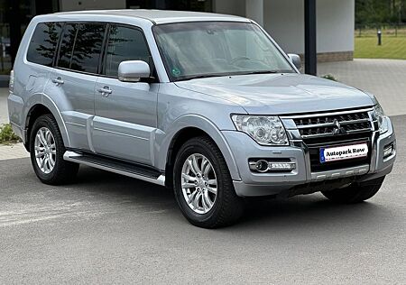 Mitsubishi Pajero 3.2 Diamant Montero Edition 7-Sitzer TÜV