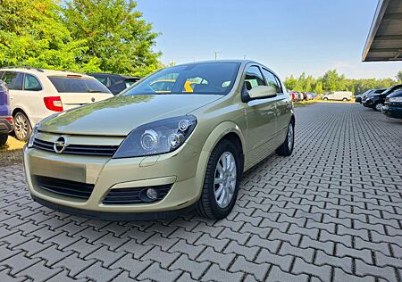 Opel Astra 1.4 Enjoy / Garagenfzg. / 30 TKM / TÜV neu