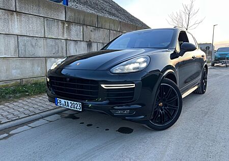 Porsche Cayenne Turbo Appr. 11/25, Serv. NEU, Winterreif