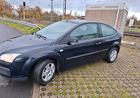 Ford Focus 1,4 TÜV/NEU!! Klima (OK) 8xbereift