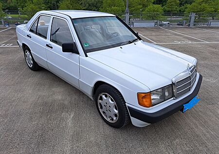 Mercedes-Benz 190 er weiß, TÜV bis 02/2027