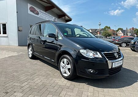 VW Touran Volkswagen United 1.4 DSG NAVI SHZ AHK ALU Wenig KM