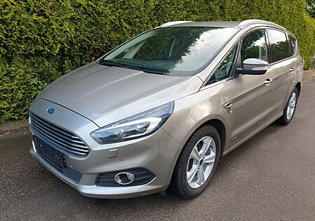 Ford S-Max 2,0 TDCi 132kW 4x4 Titanium PowerShift...