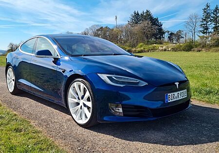 Tesla Model S 100d Weißes Leder/Deep Blue Met. 2x21"
