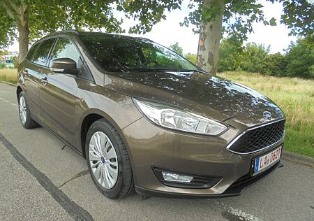 Ford Focus Turnier hochwertige"Business"-Ausstattung!