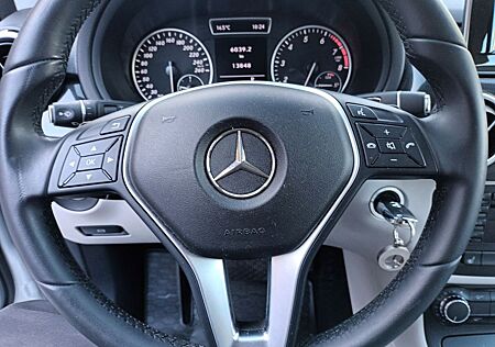 Mercedes-Benz B 220