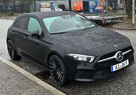 Mercedes-Benz A 180 d DCT -TÜV Neu