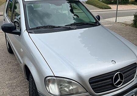 Mercedes-Benz ML 270 CDI - 2.Hand, 195.000km Garagenwagen