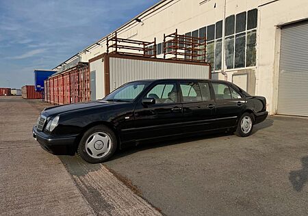 Mercedes-Benz E 220 D Remetz Pullman 6-Türer 8-Sitzer