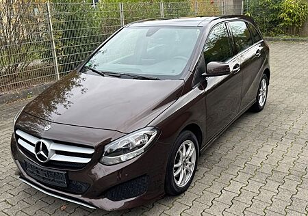 Mercedes-Benz B 220 4Matic Autom - Panorama - Navi -