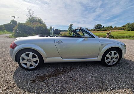 Audi TT Roadster 1.8T quattro 165 kW -