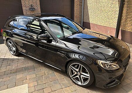 Mercedes-Benz C 63 AMG Mercedes Pano 8Fach B&O Service TÜV neu