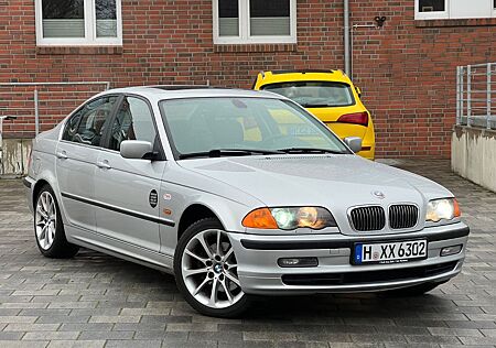 BMW 328i - Automatik/Leder/Xenon/Pano/17Alu/8fach