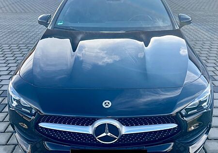 Mercedes-Benz CLA 250 Shooting Brake CLA 250 DCT Schwarz