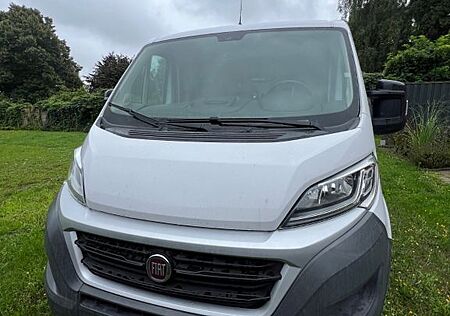 Fiat Ducato Transporter Montagefahrzeug Camper weiß