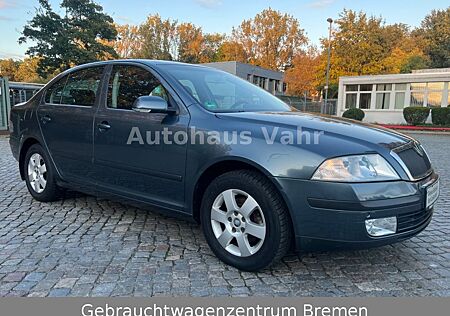 Skoda Octavia 1.6 Lim. Elegance *TÜV NEU*PDC*Navi*