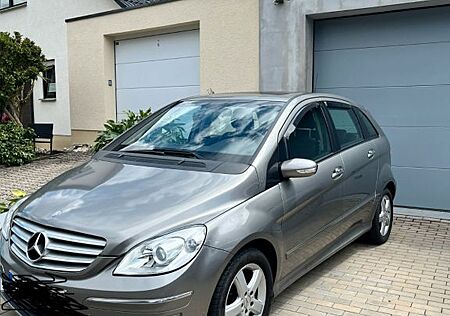 Mercedes-Benz B 200 - 1. Hand Rentnerfahrzeug