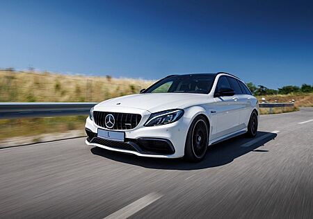 Mercedes-Benz C 63 AMG S Performance, Sportsitze, Burm, Pano