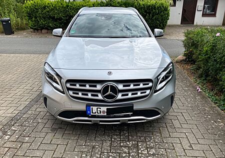 Mercedes-Benz GLA 250 -Kamera,AHK