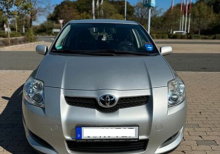 Toyota Auris 1.6-l-Dual-VVT-i Team Team