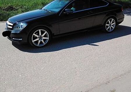 Mercedes-Benz C 250 Coupé AMG Line