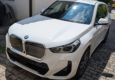 BMW iX1 eDrive20 - M-Sport, Head-Up, FLA