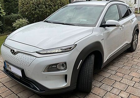Hyundai Kona ELEKTRO Premium gr. AKKU 64KWh,WP,449km
