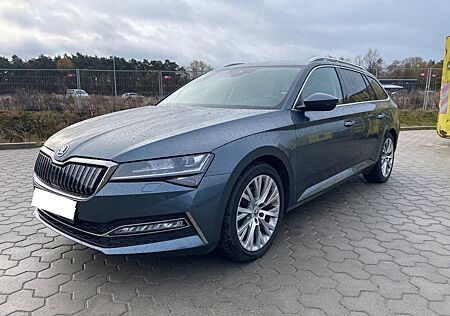 Skoda Superb Kombi / PHEV / LED / NAVI / RFK / DAB