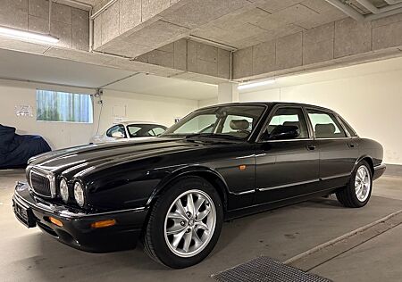 Jaguar XJ8 4.0 V8 Executive*1.Hd*alle Extras**Historie