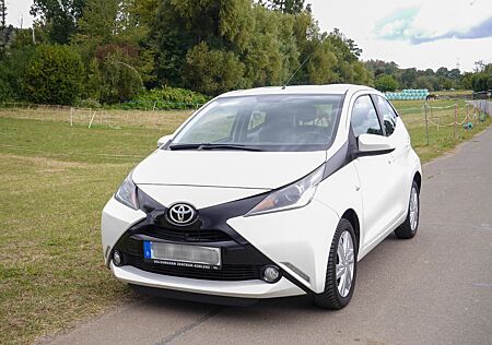 Toyota Aygo (X) Aygo (X) 1,0-l-VVT-i x-play touch x-play touch