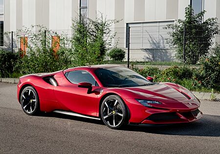 Ferrari SF90 Spider Rosso Fuoco Carbon Lift