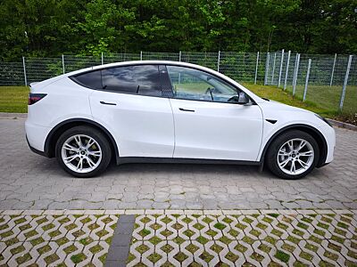 Tesla Model Y Dual Motor AWD