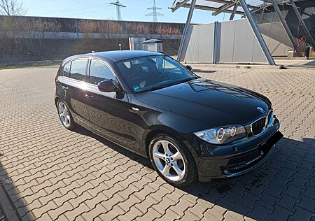 BMW 118i , 17 Zoll, Xenon, Scheckheft, Leder