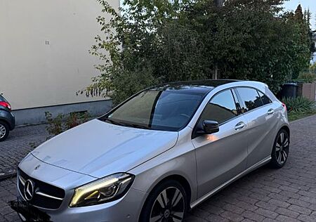 Mercedes-Benz A 180 d DCT - AMG Sitze - Panoramadach - Top Z